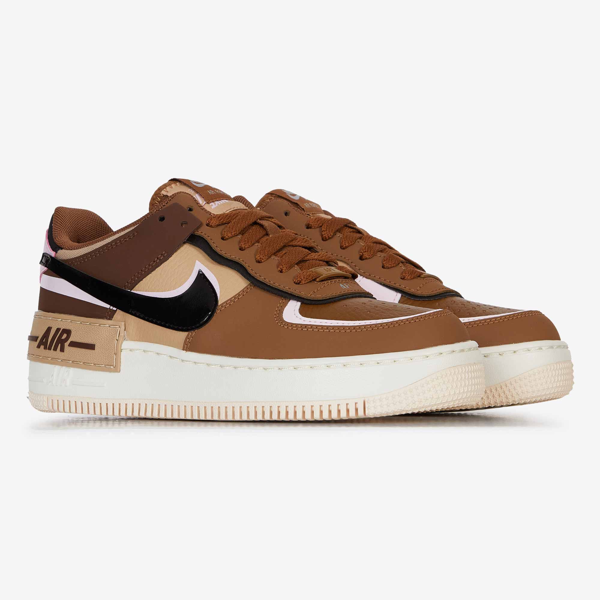 Nike MARRONE sneakers scarpe da ginnastica e abbigliamento Courir