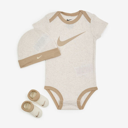 NIKE 3 PC SET BODYSUIT HAT BOOTIE SWOOSH BEIGE NEONATO
