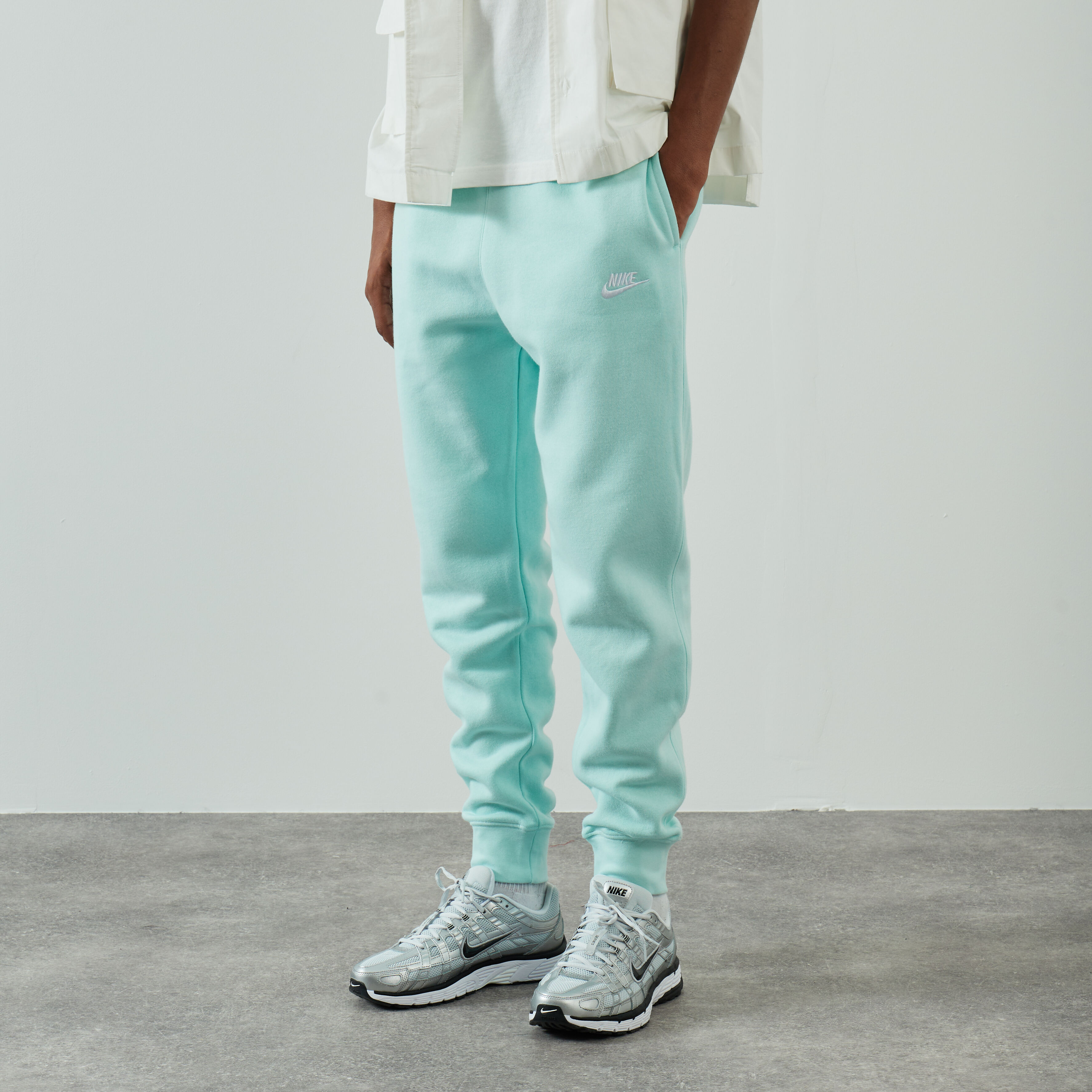 Pantaloni nike 2025 uomo online