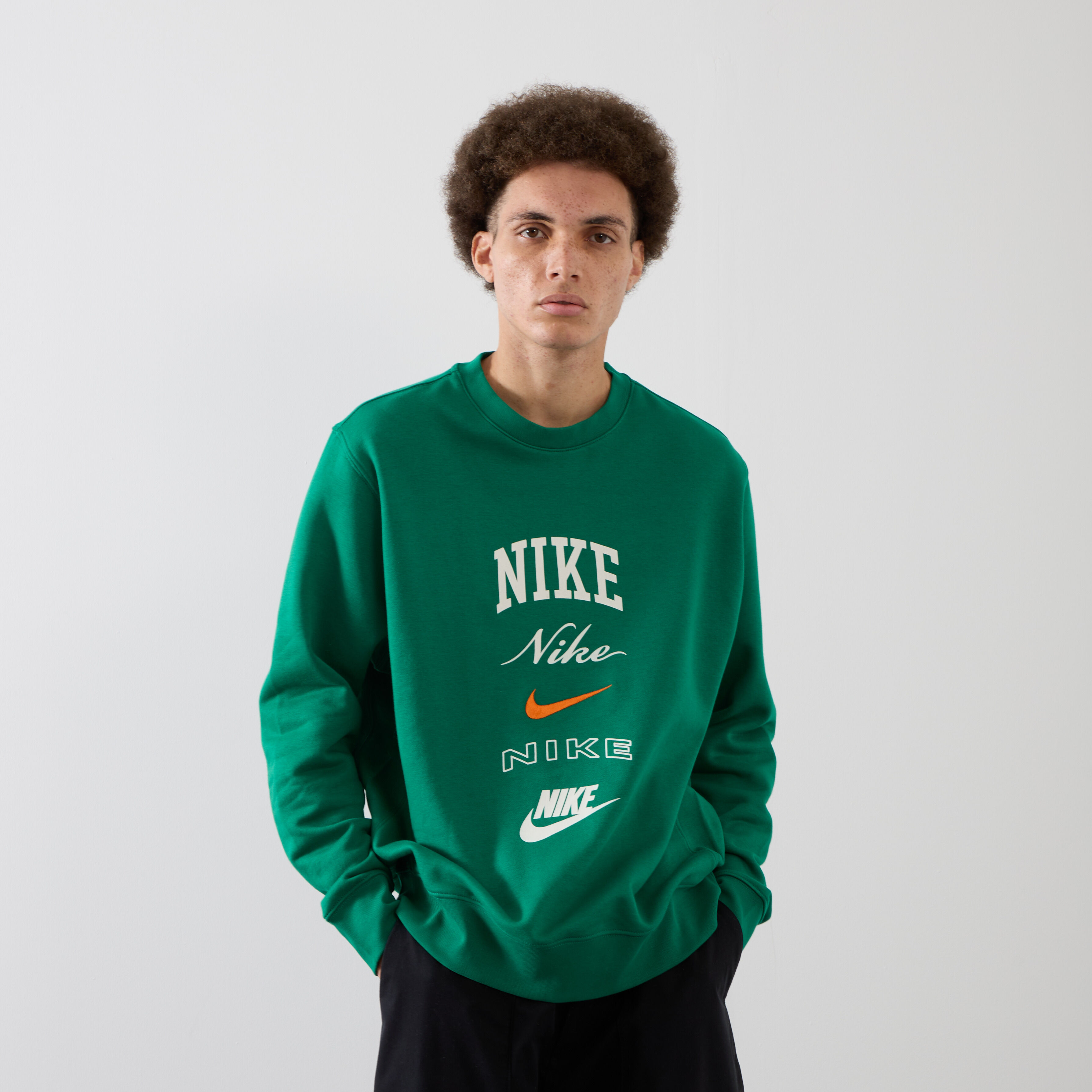 NIKE SWEAT CREW CLUB BB STACK VERDE FELPA UOMO Courir