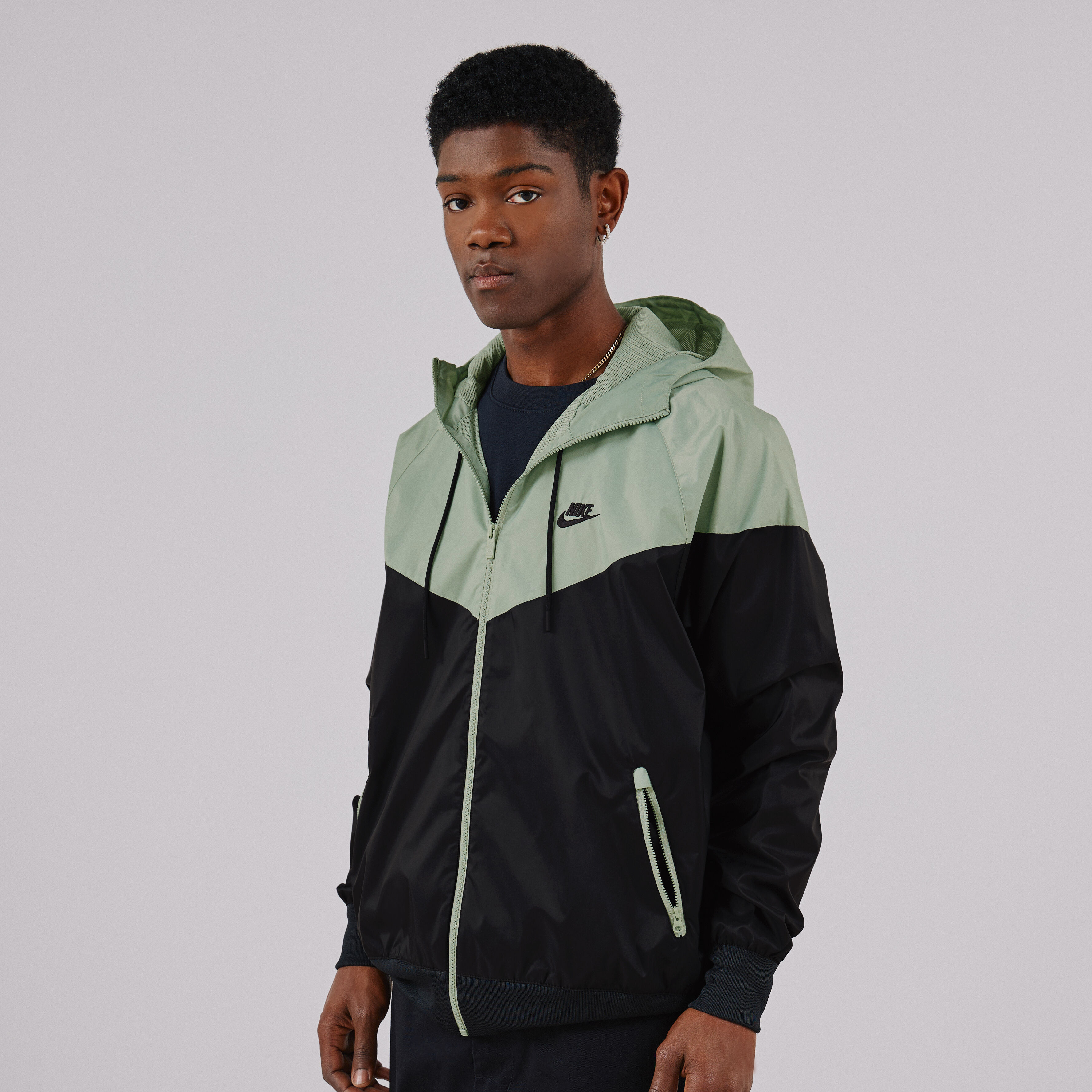 NIKE JACKET WINDRUNNER NERO VERDE GIACCA UOMO Courir