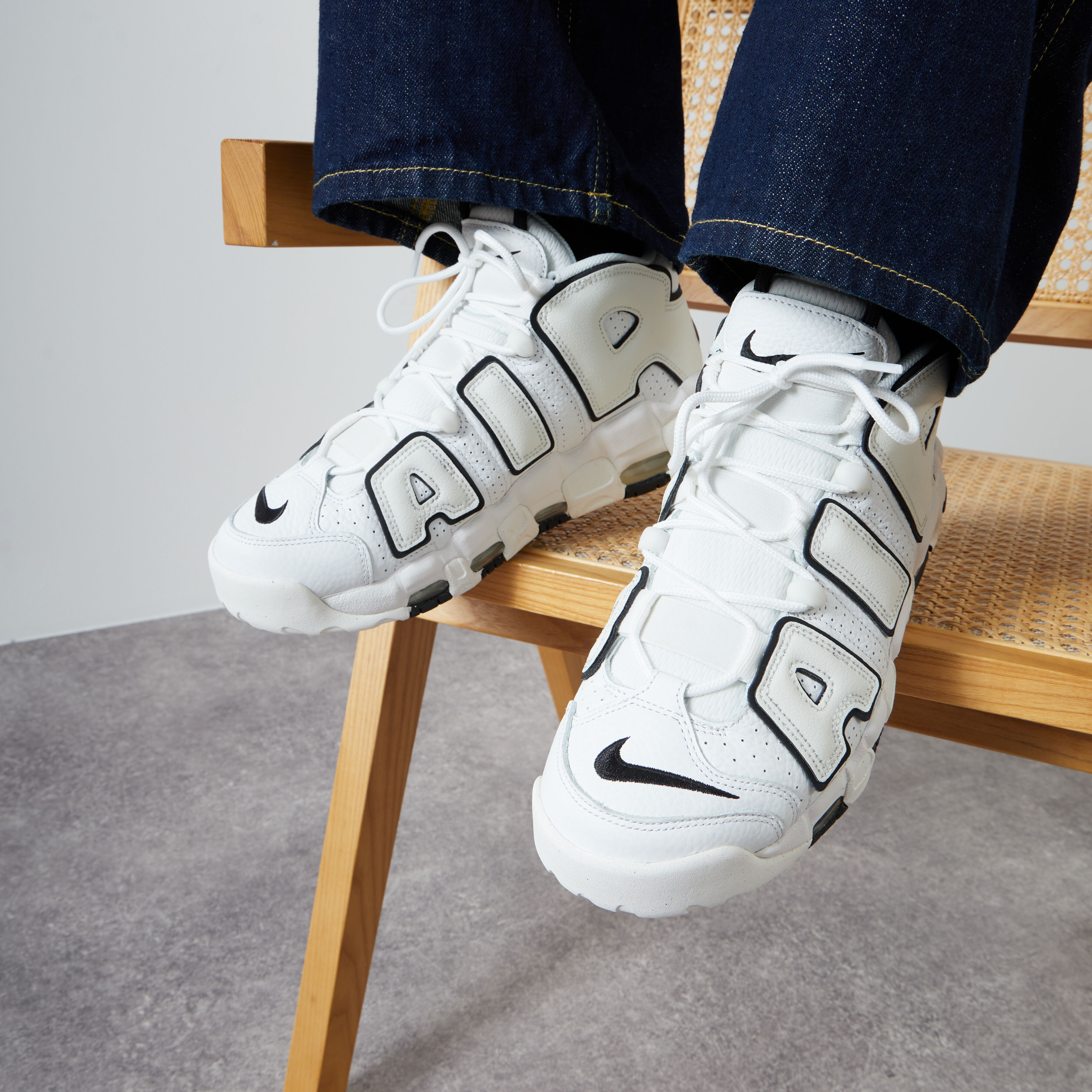NIKE AIR MORE UPTEMPO 96 BIANCO NERO SNEAKERS UOMO Courir