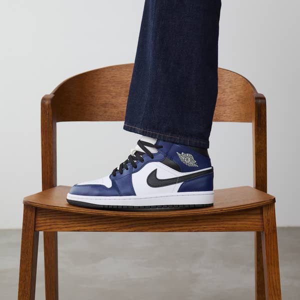 AIR JORDAN 1 MID
