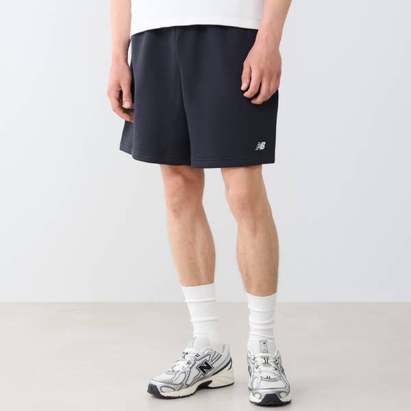 SHORT ESSENTIAL SMALL LOGO