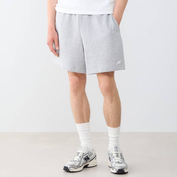 SHORT ESSENTIAL SMALL LOGO