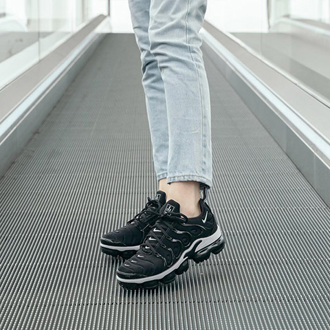 NIKE AIR VAPORMAX PLUS NERO SNEAKERS UOMO Courir