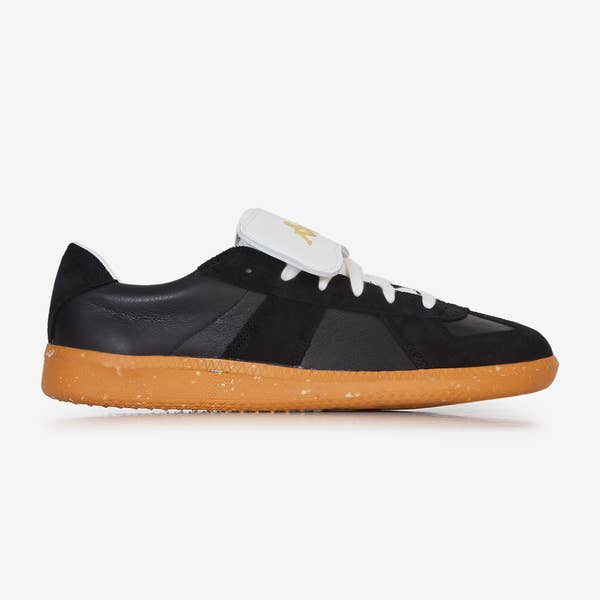 SOCCER TRAINER